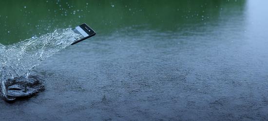 手机进水了怎么处理方法